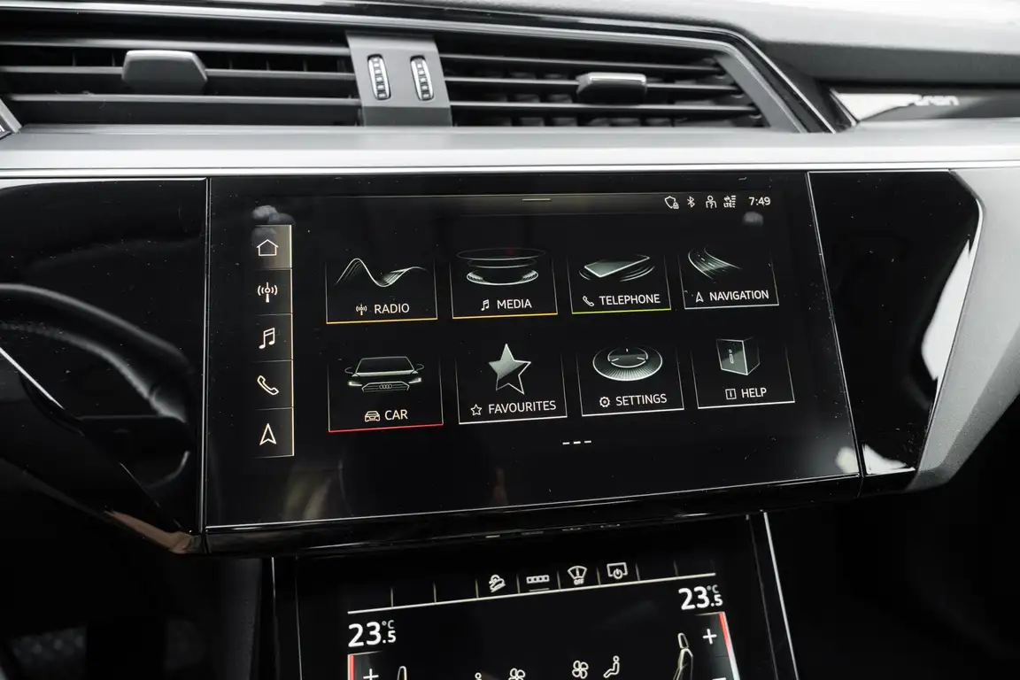 AUDI E-TRON