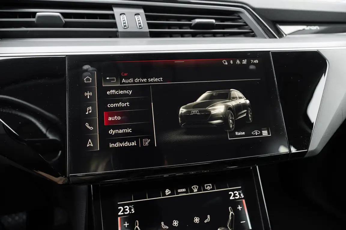 AUDI E-TRON