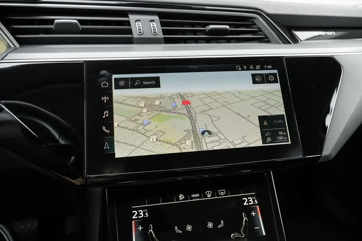 AUDI E-TRON