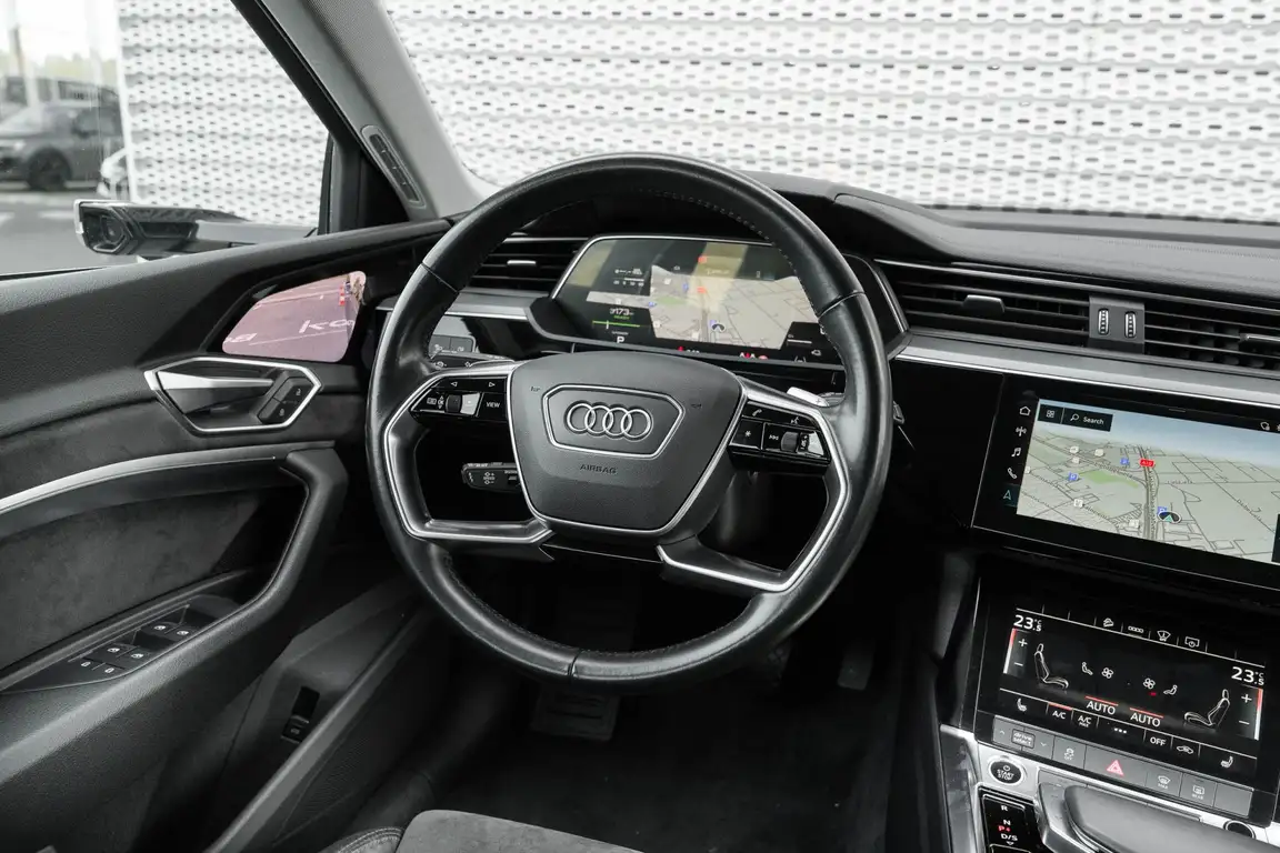 AUDI E-TRON