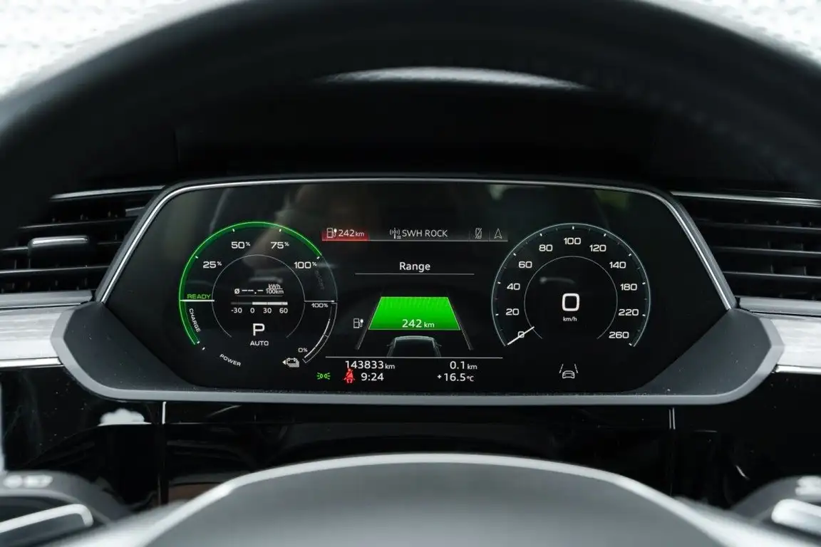 AUDI E-TRON