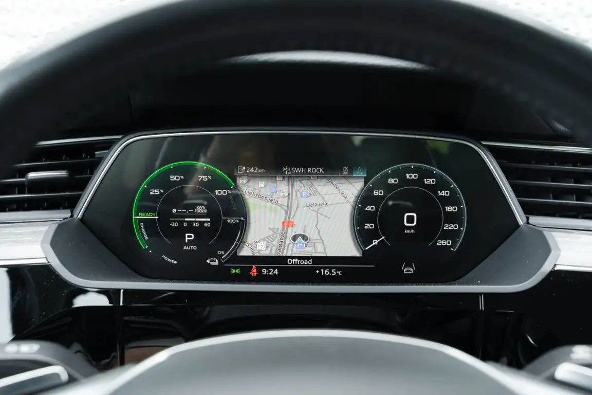 AUDI E-TRON