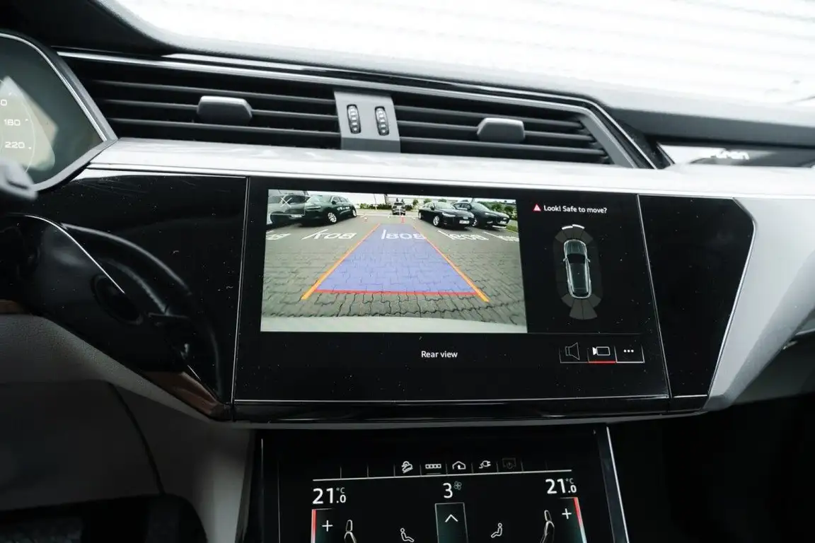 AUDI E-TRON