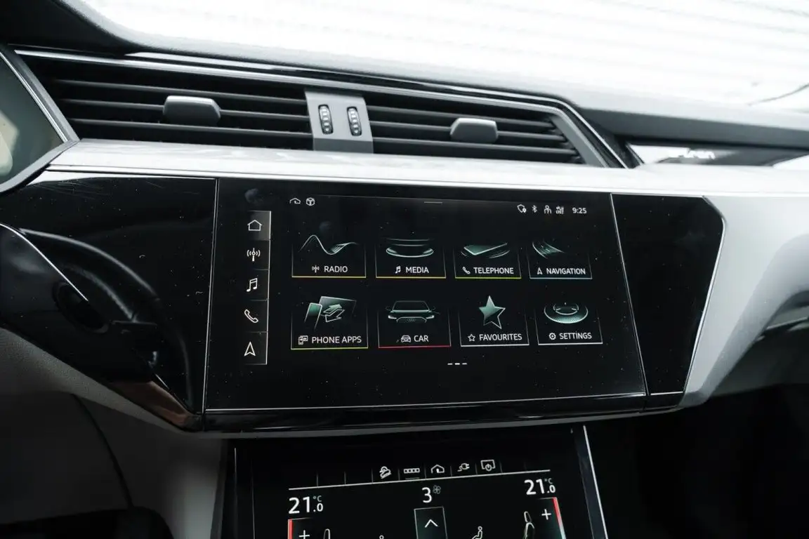 AUDI E-TRON