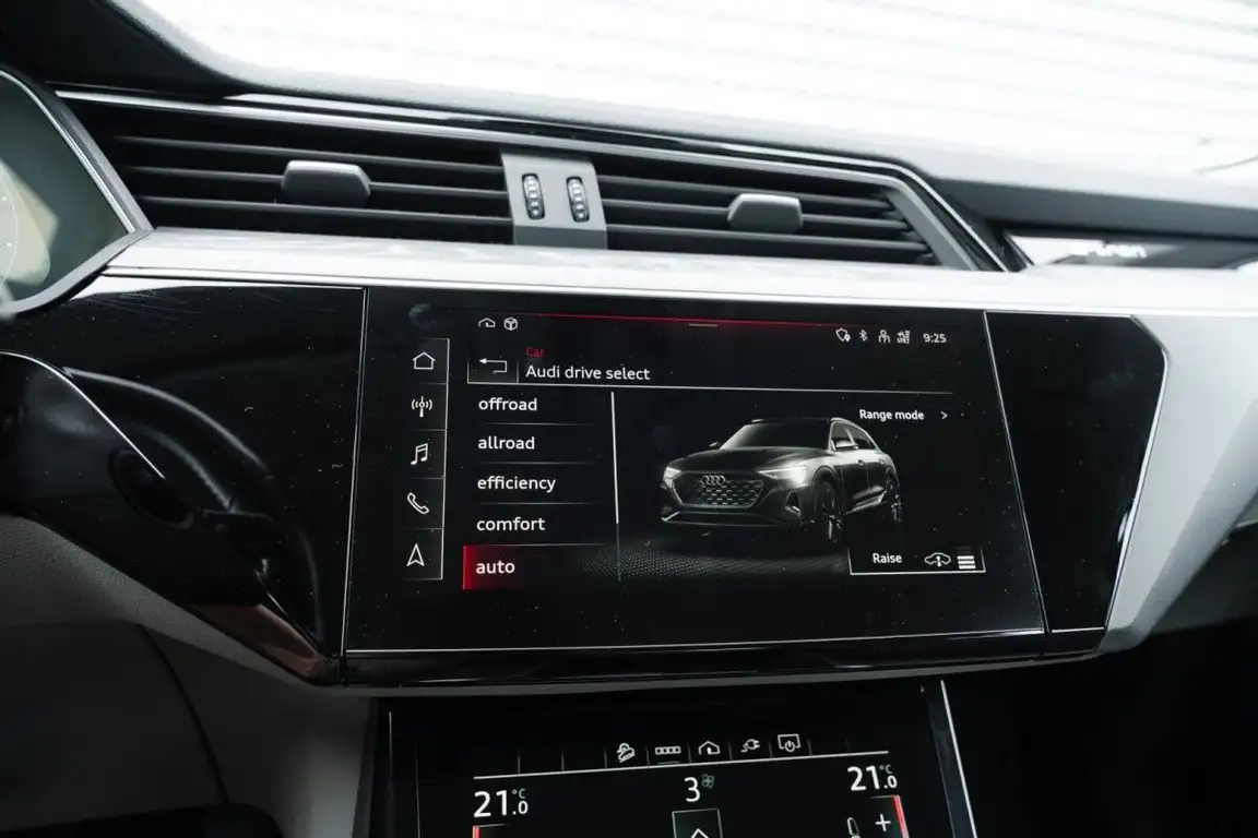 AUDI E-TRON