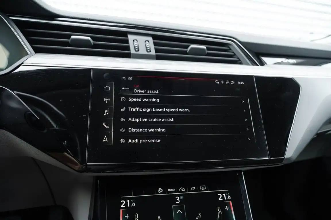AUDI E-TRON