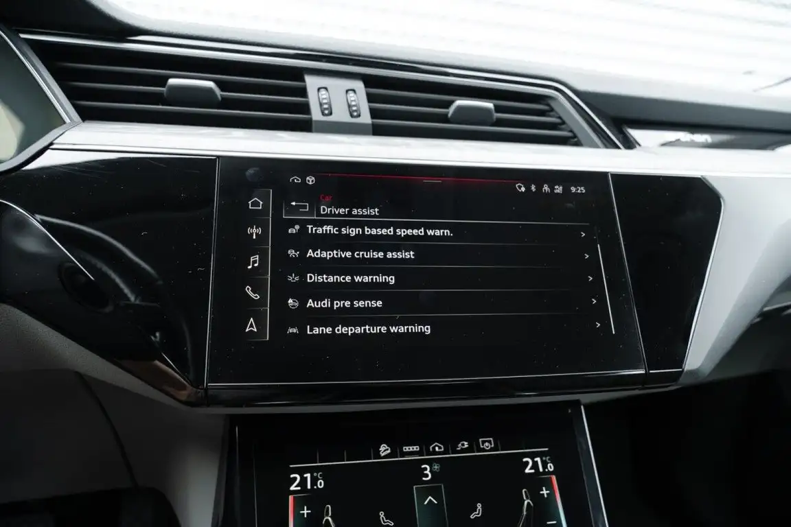 AUDI E-TRON