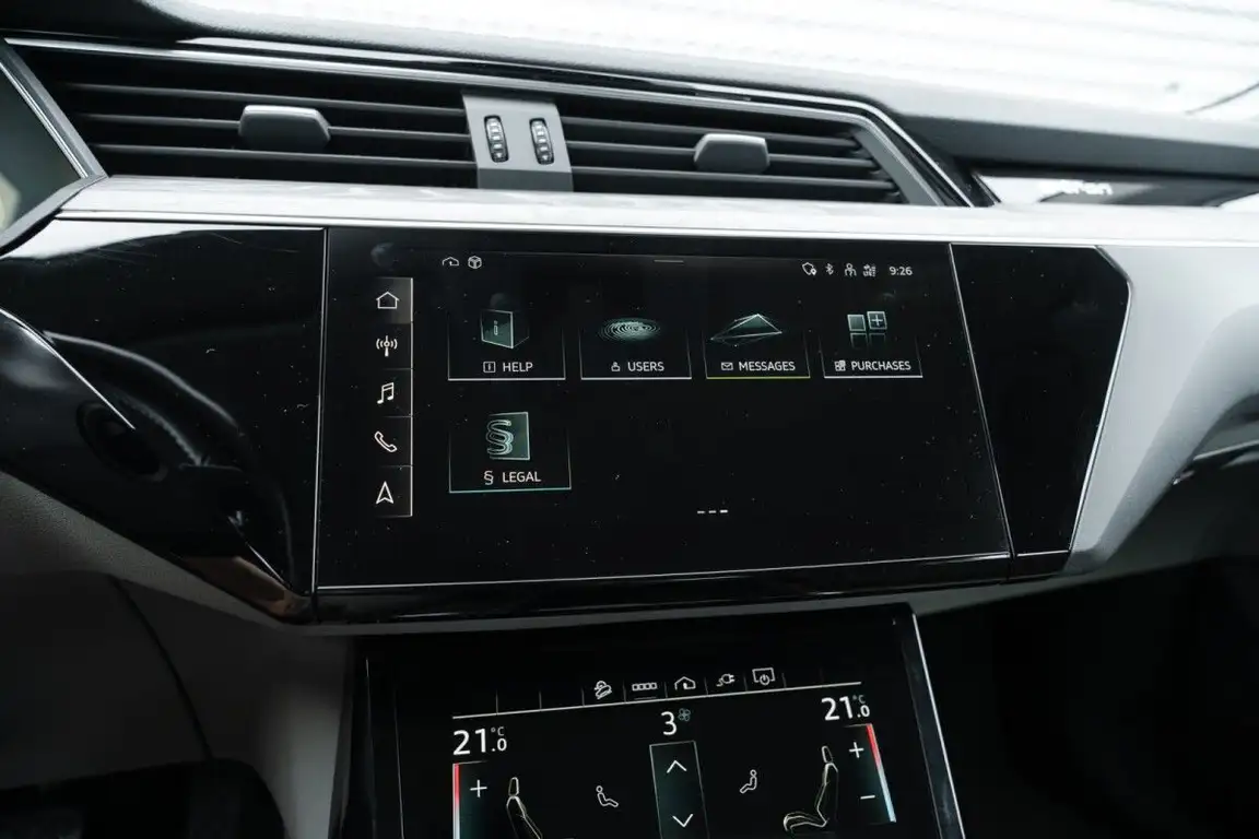 AUDI E-TRON