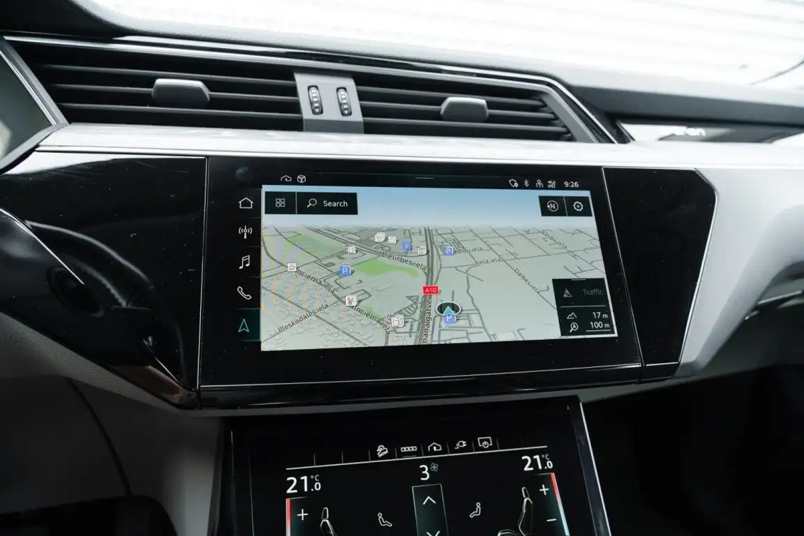 AUDI E-TRON