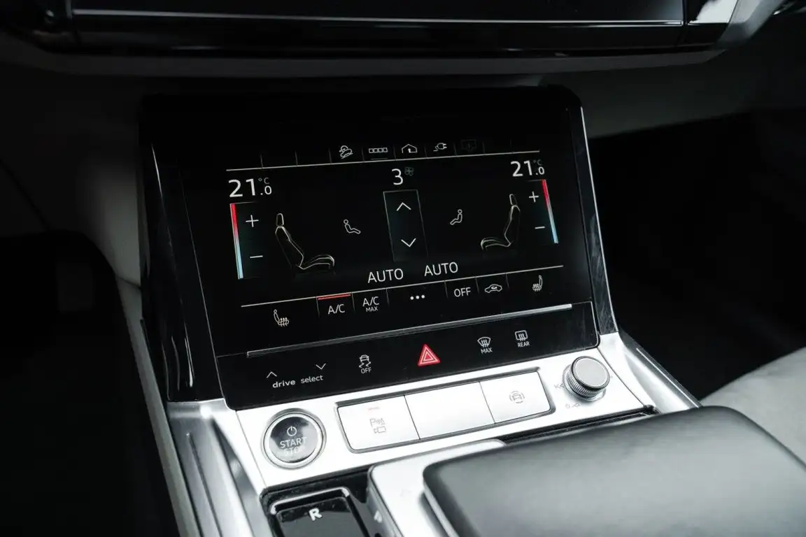 AUDI E-TRON