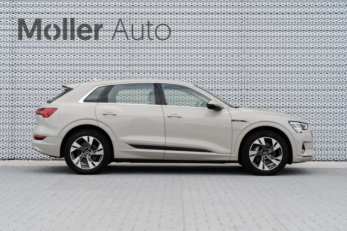 AUDI E-TRON