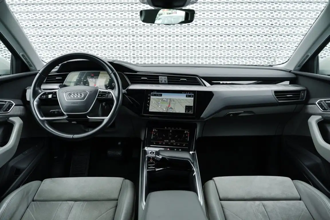 AUDI E-TRON
