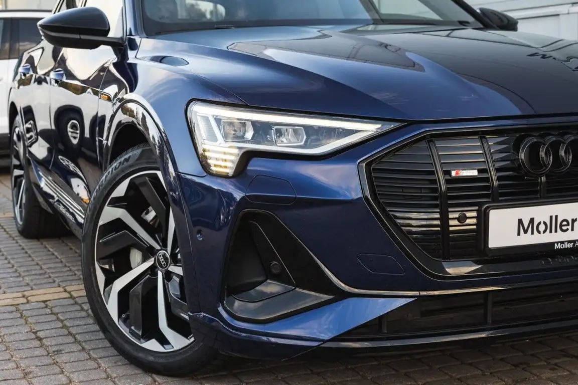 AUDI E-TRON