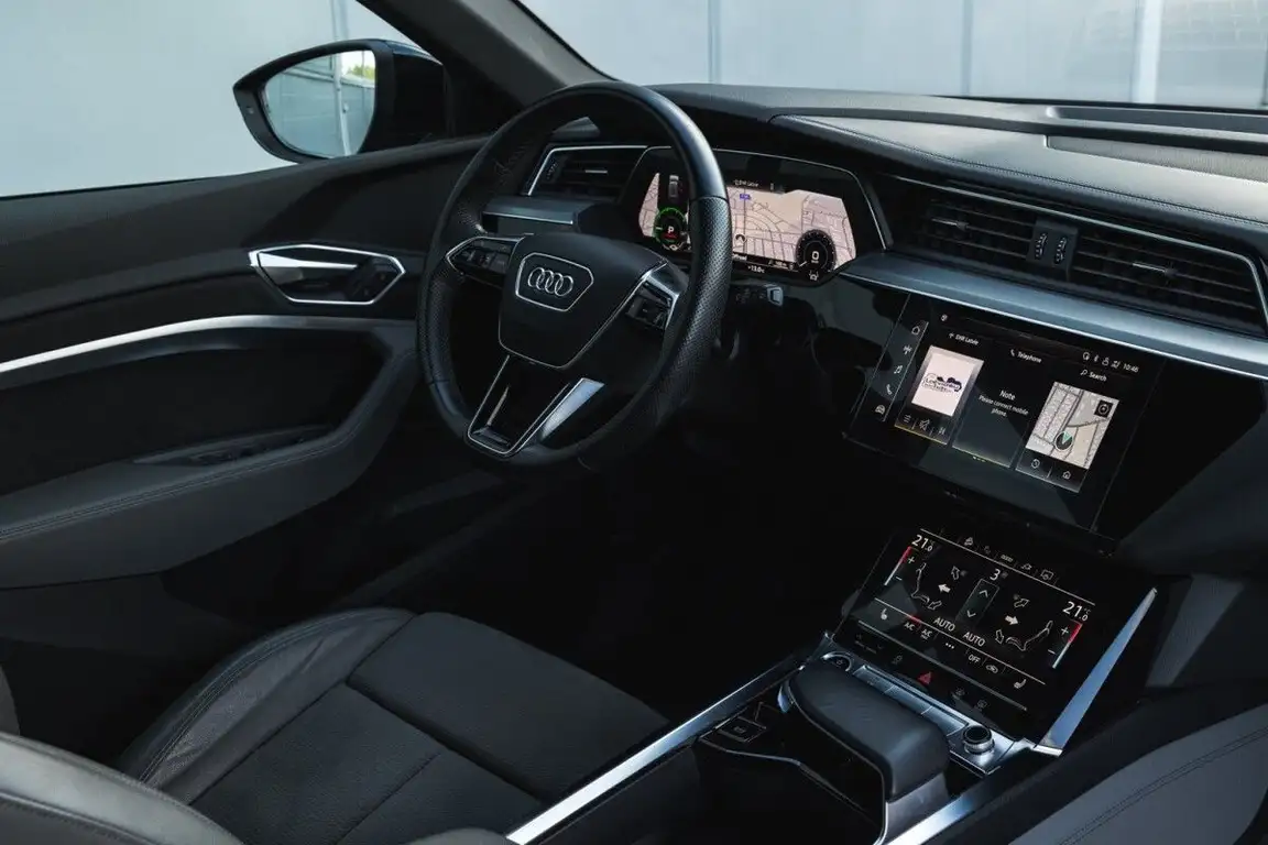 AUDI E-TRON