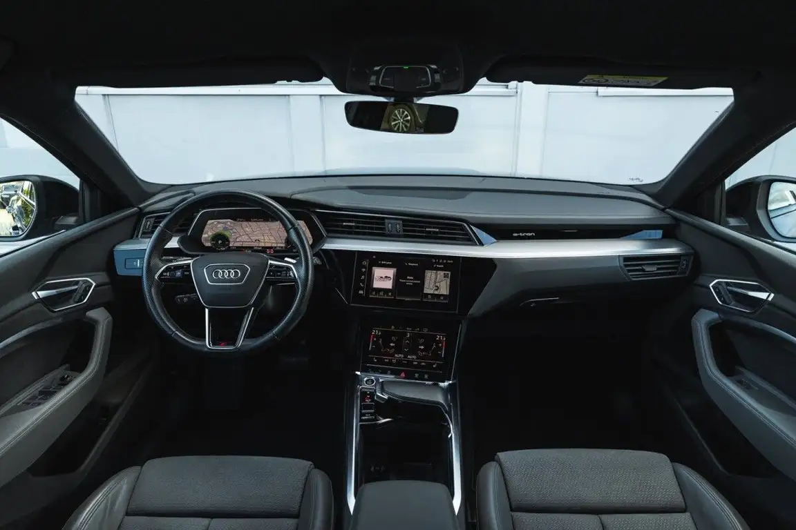 AUDI E-TRON
