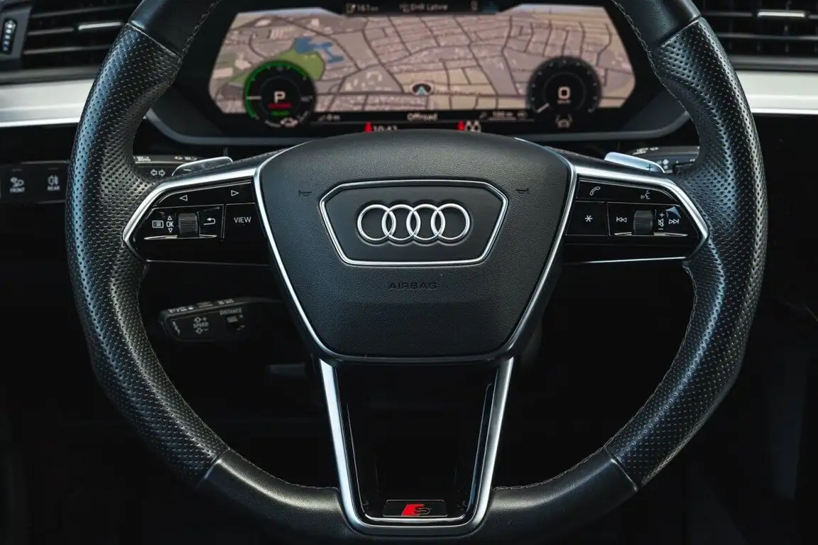 AUDI E-TRON