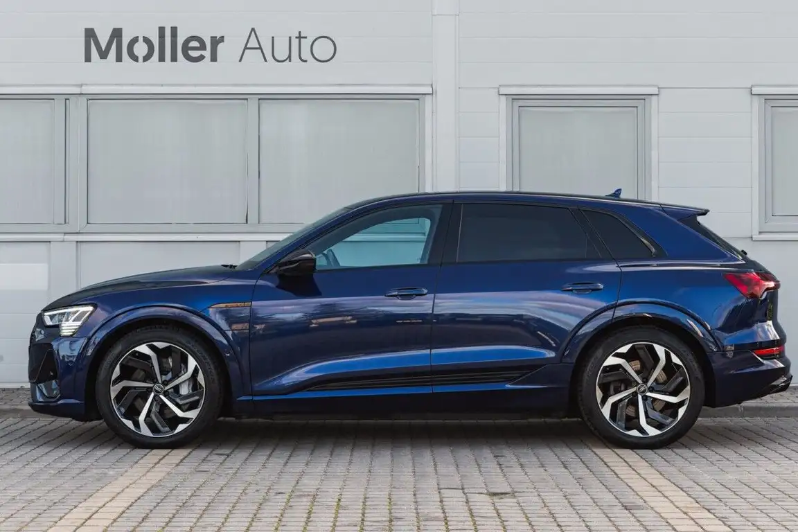 AUDI E-TRON