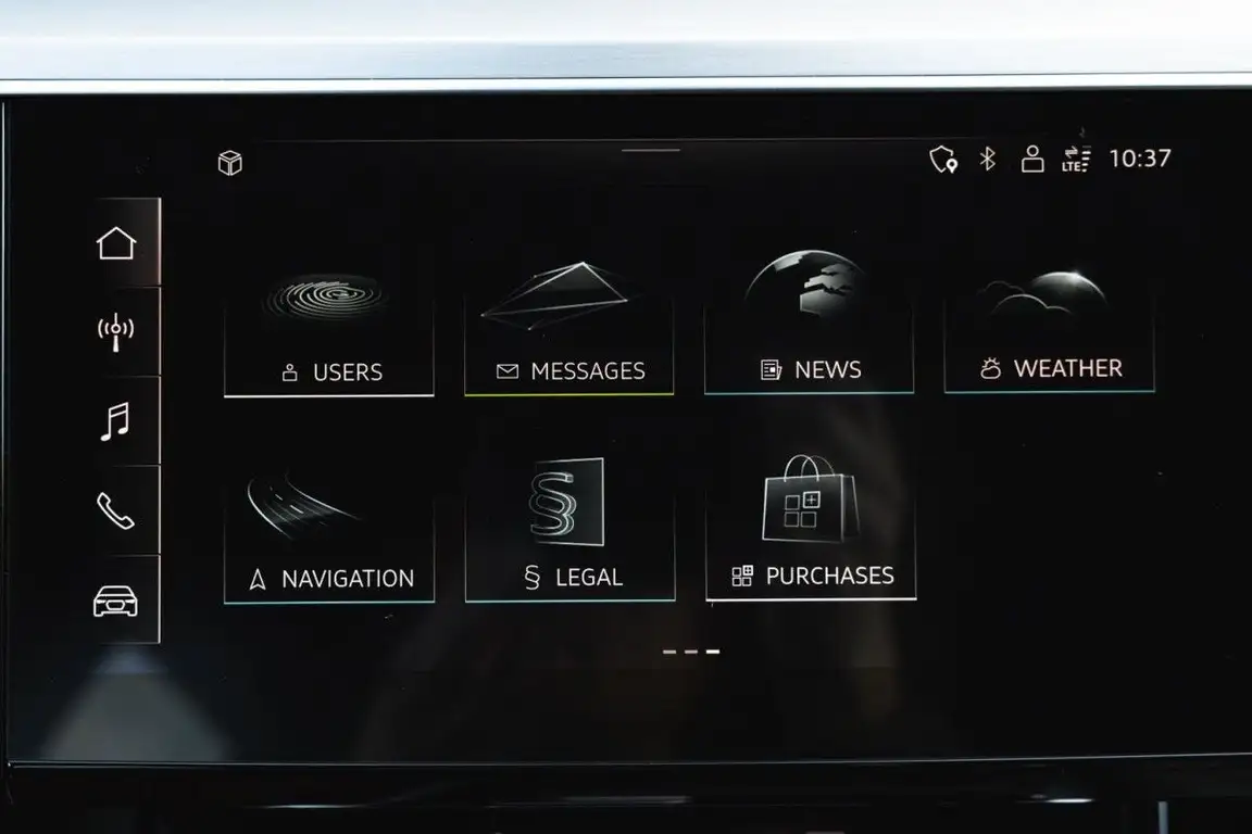 AUDI E-TRON