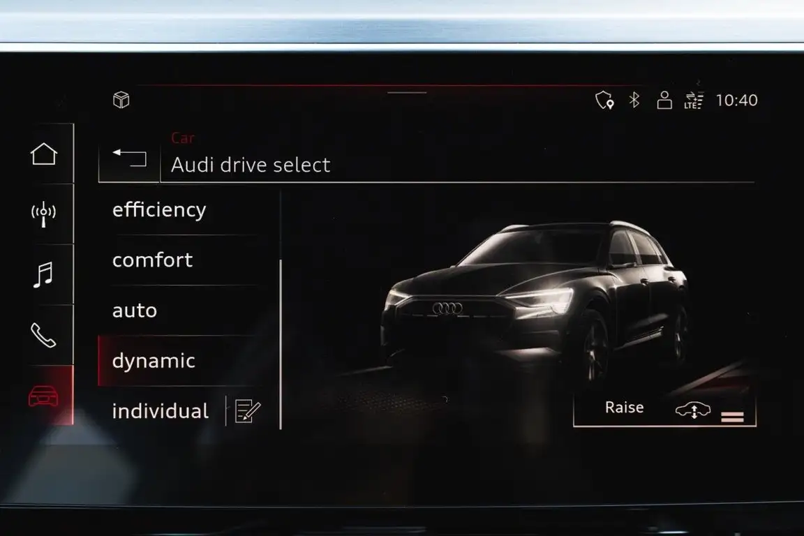 AUDI E-TRON