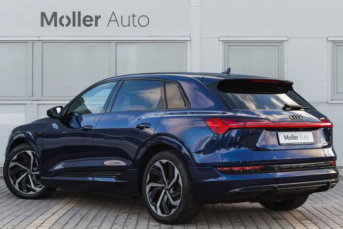 AUDI E-TRON
