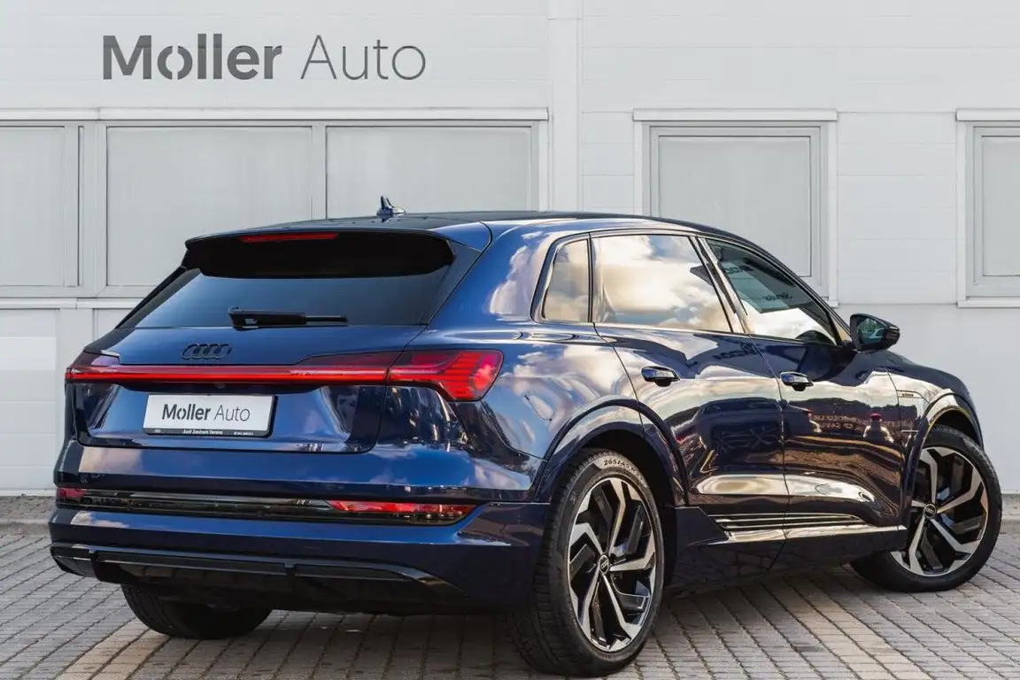 AUDI E-TRON