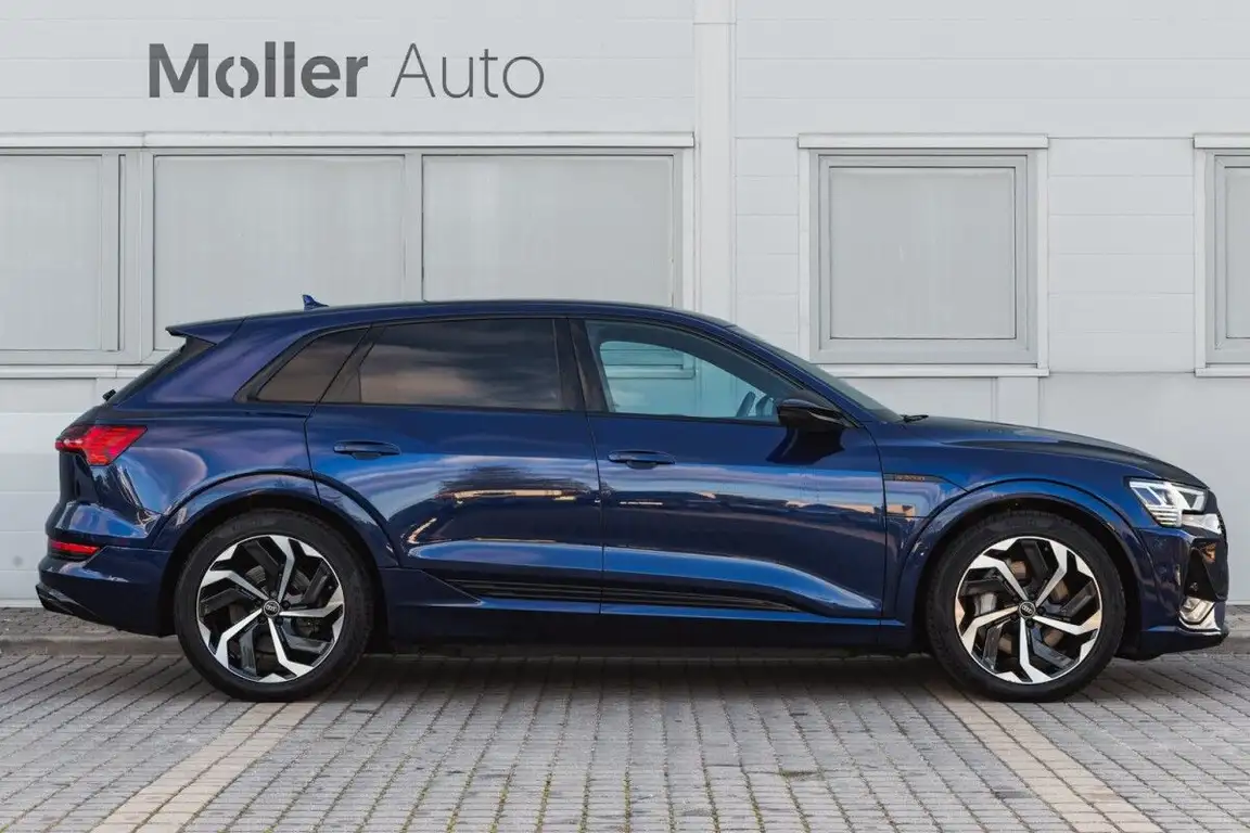 AUDI E-TRON