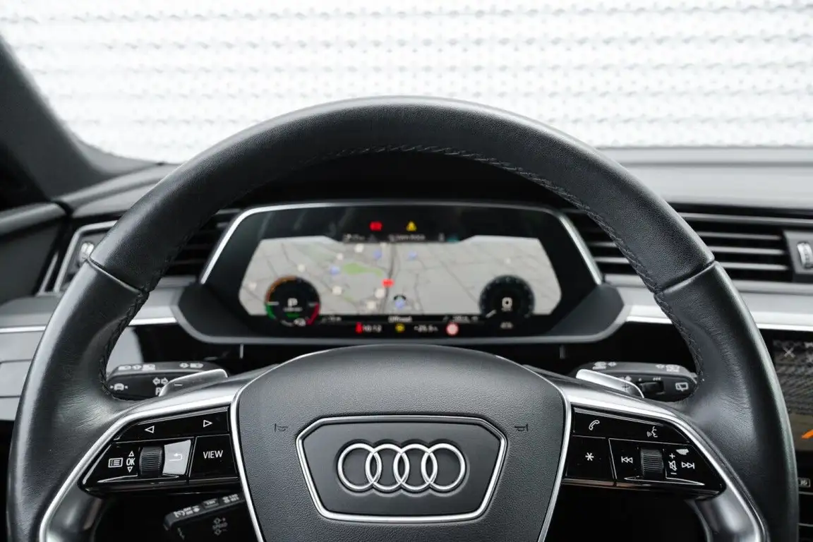 AUDI E-TRON