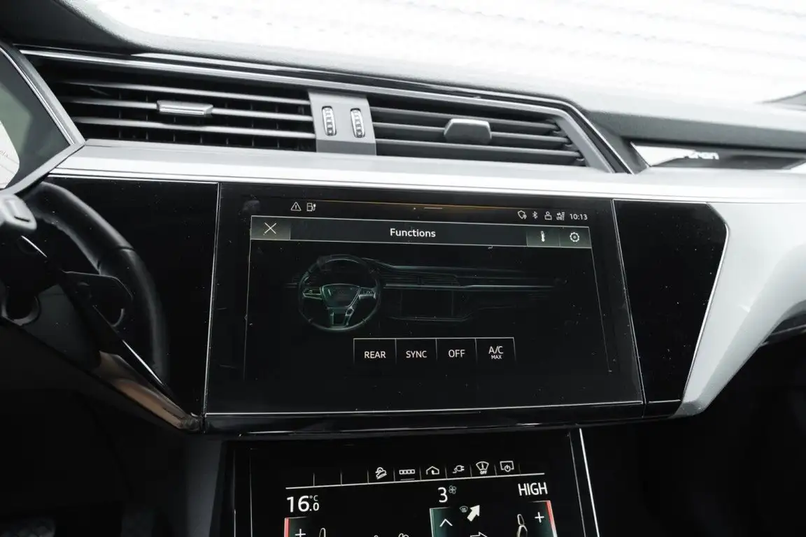 AUDI E-TRON