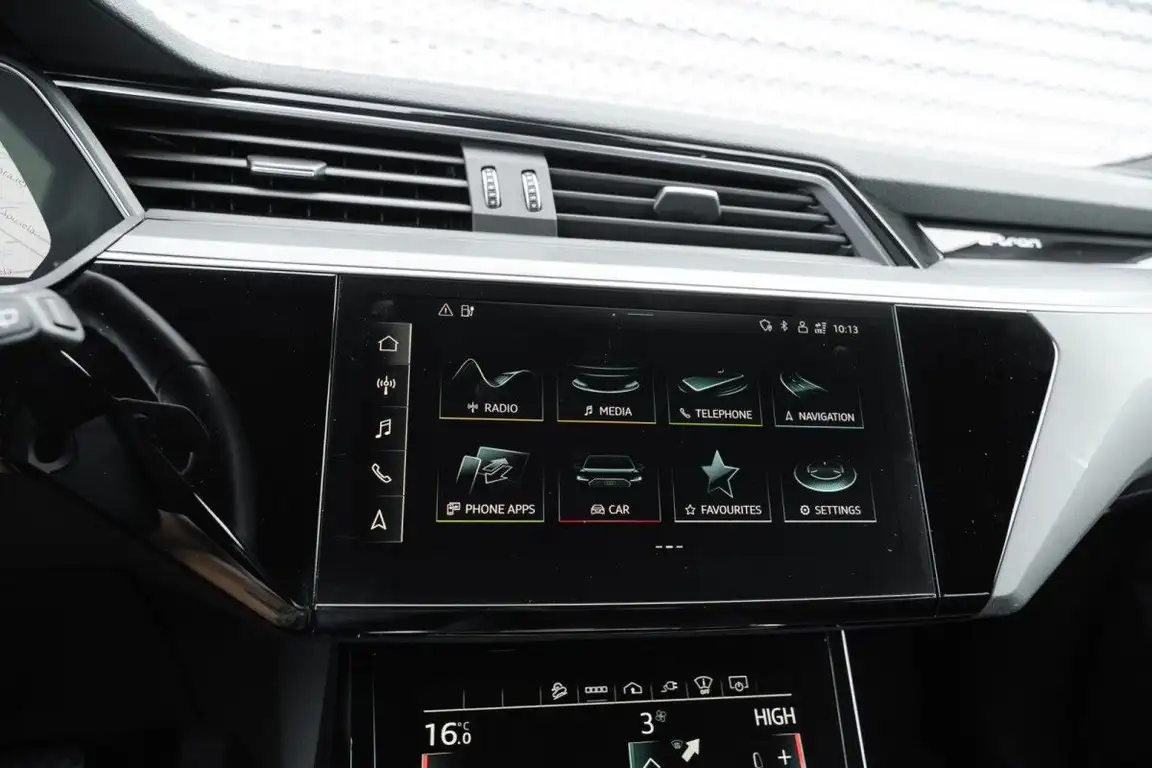 AUDI E-TRON