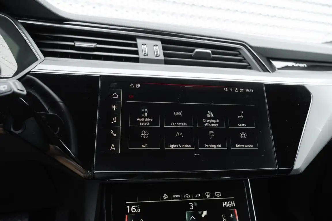 AUDI E-TRON