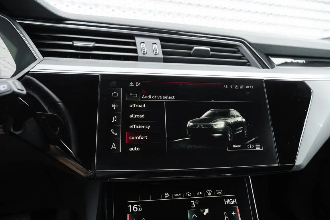 AUDI E-TRON