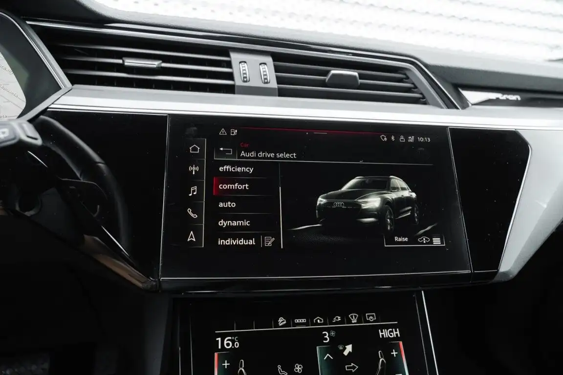 AUDI E-TRON