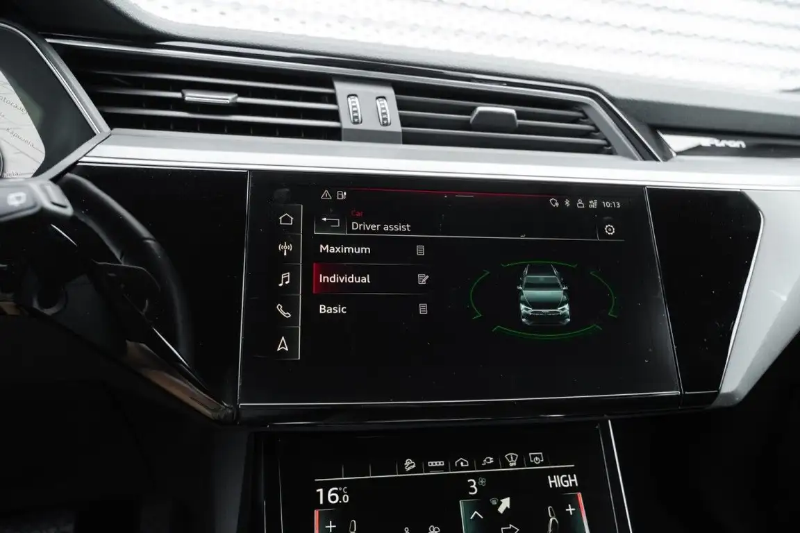 AUDI E-TRON