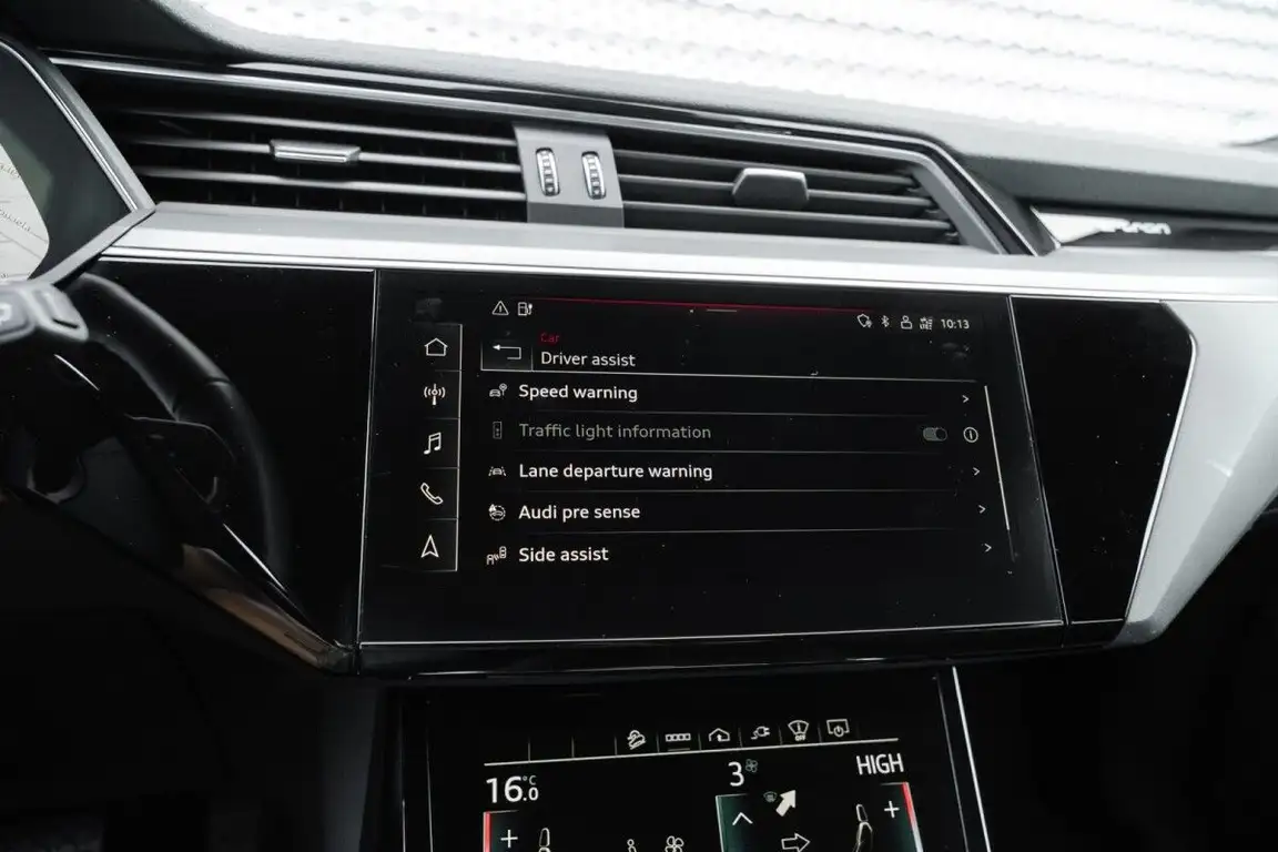 AUDI E-TRON