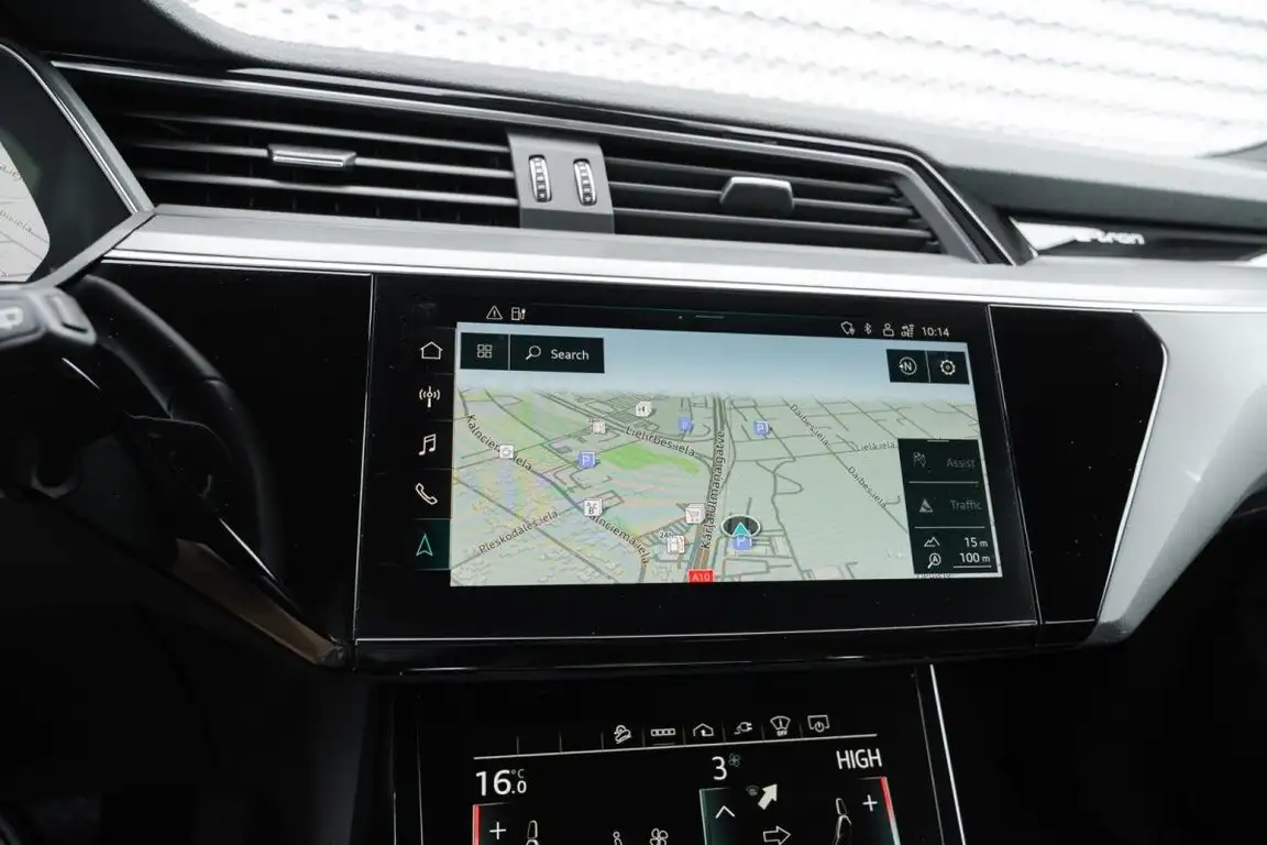 AUDI E-TRON