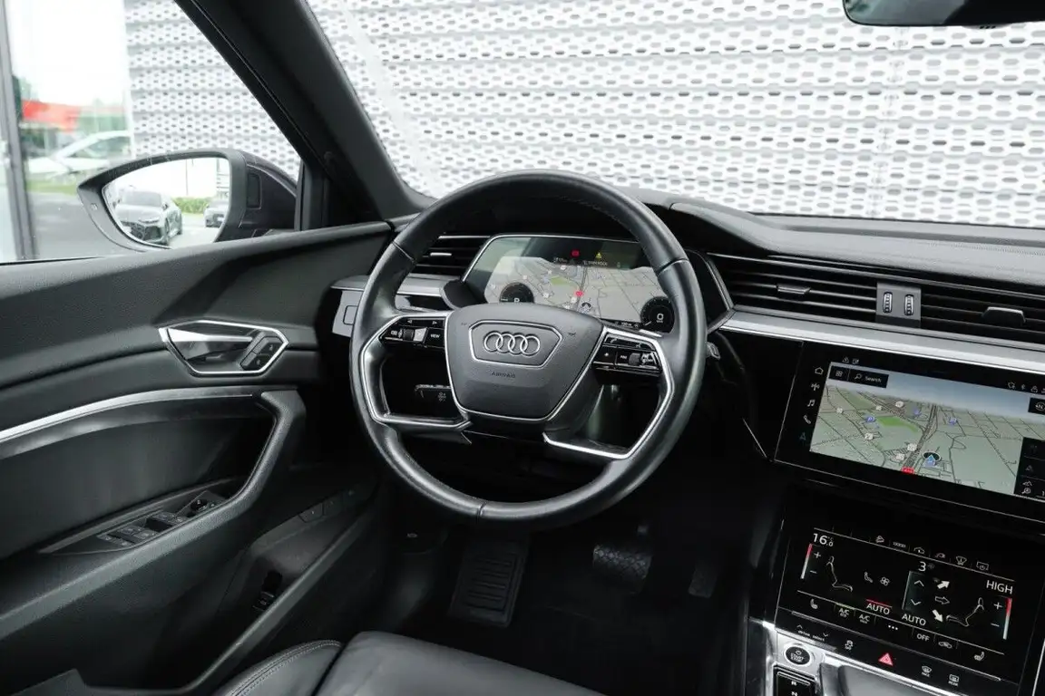 AUDI E-TRON