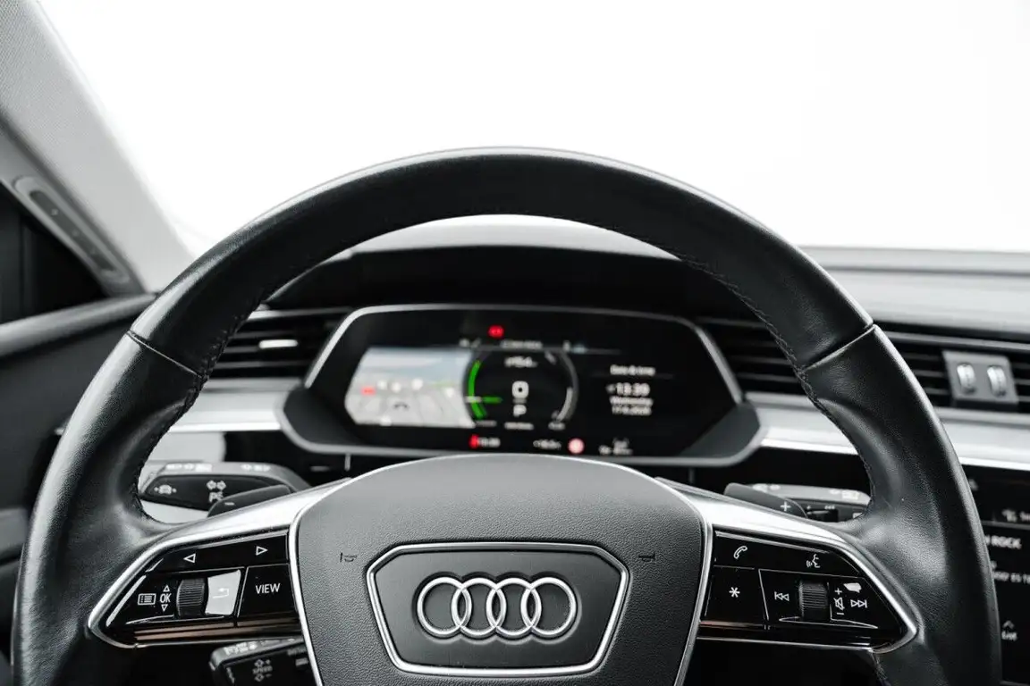 AUDI E-TRON