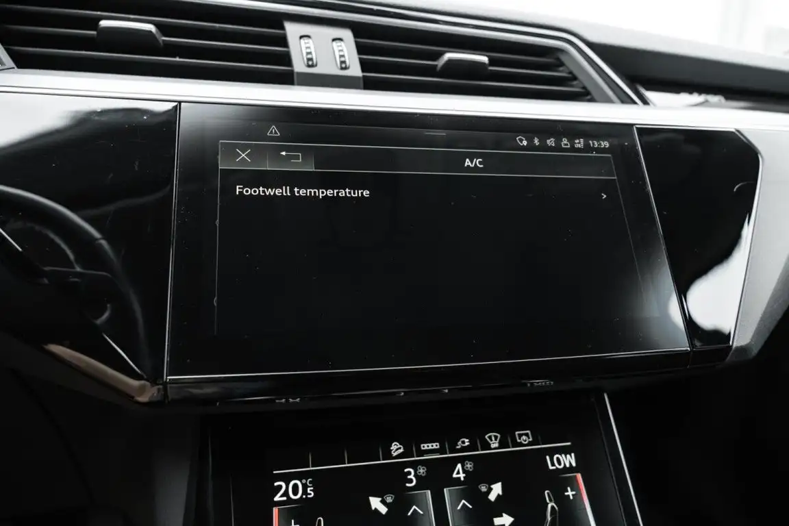 AUDI E-TRON