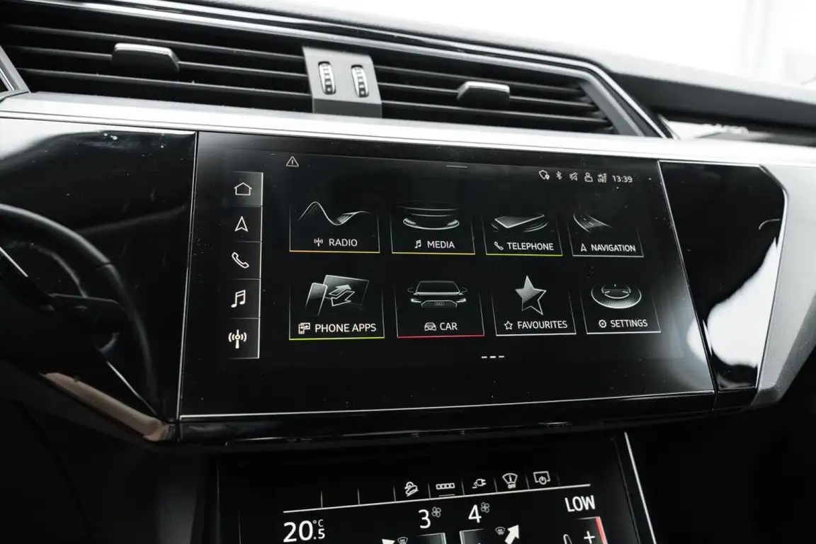 AUDI E-TRON