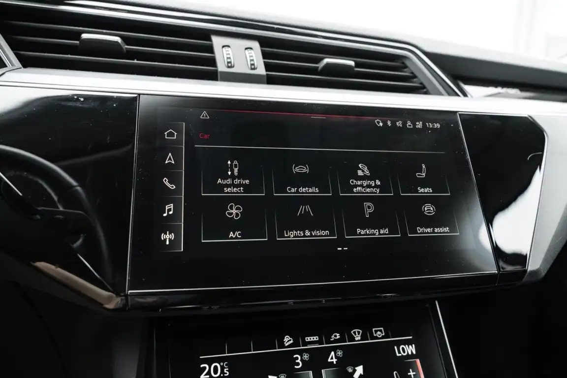 AUDI E-TRON