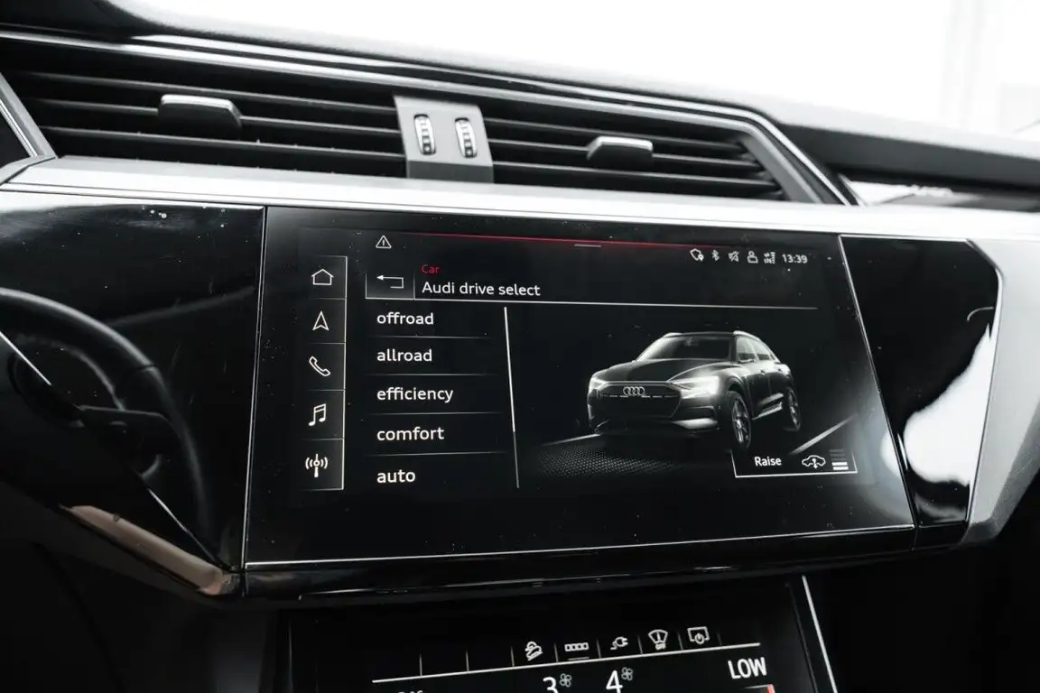 AUDI E-TRON