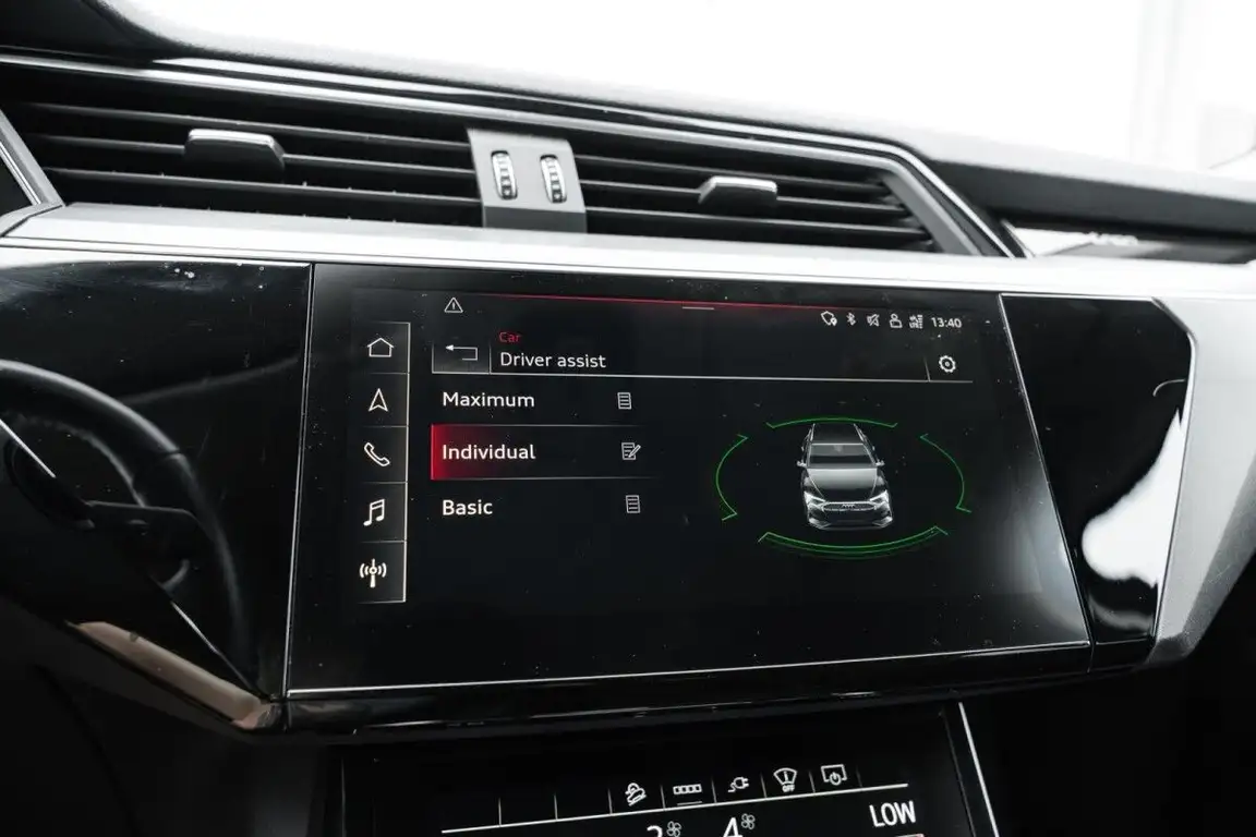 AUDI E-TRON
