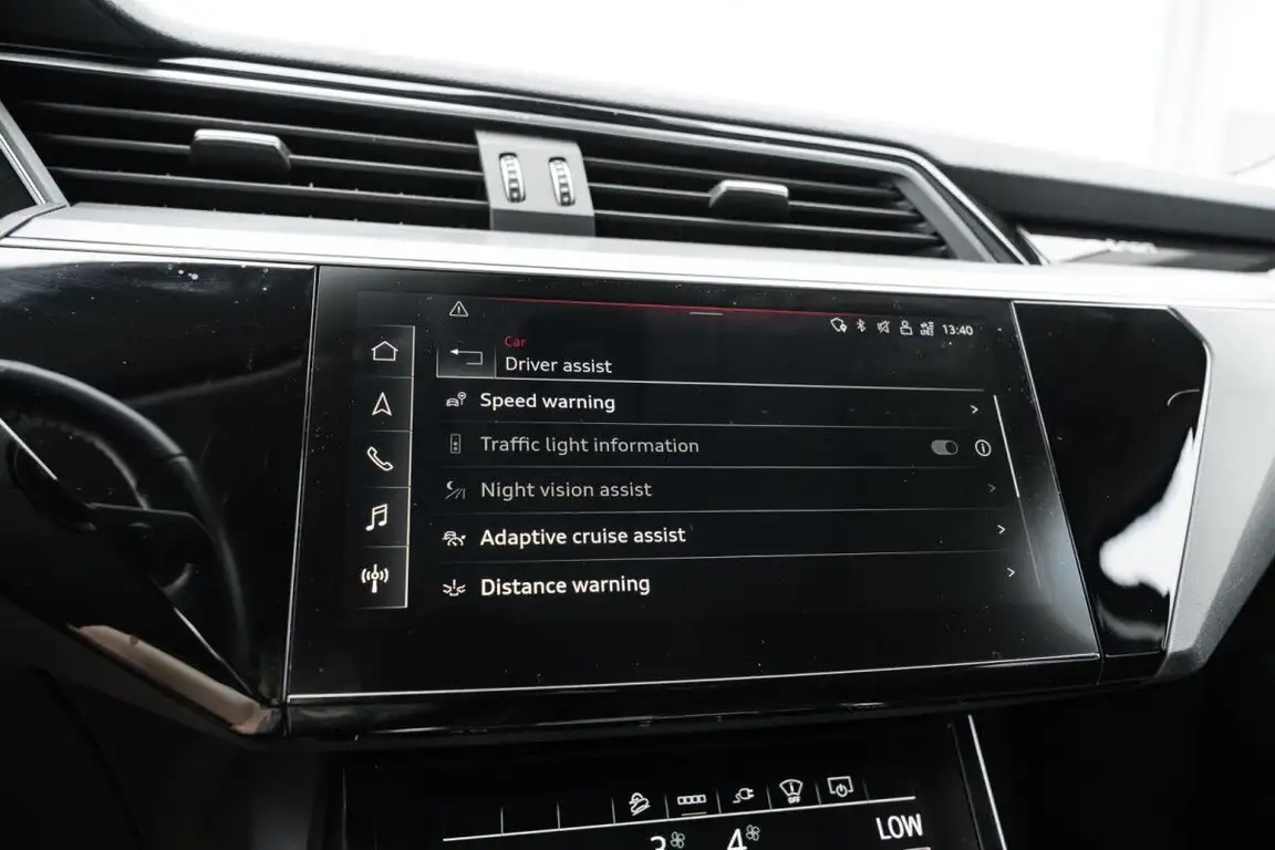 AUDI E-TRON