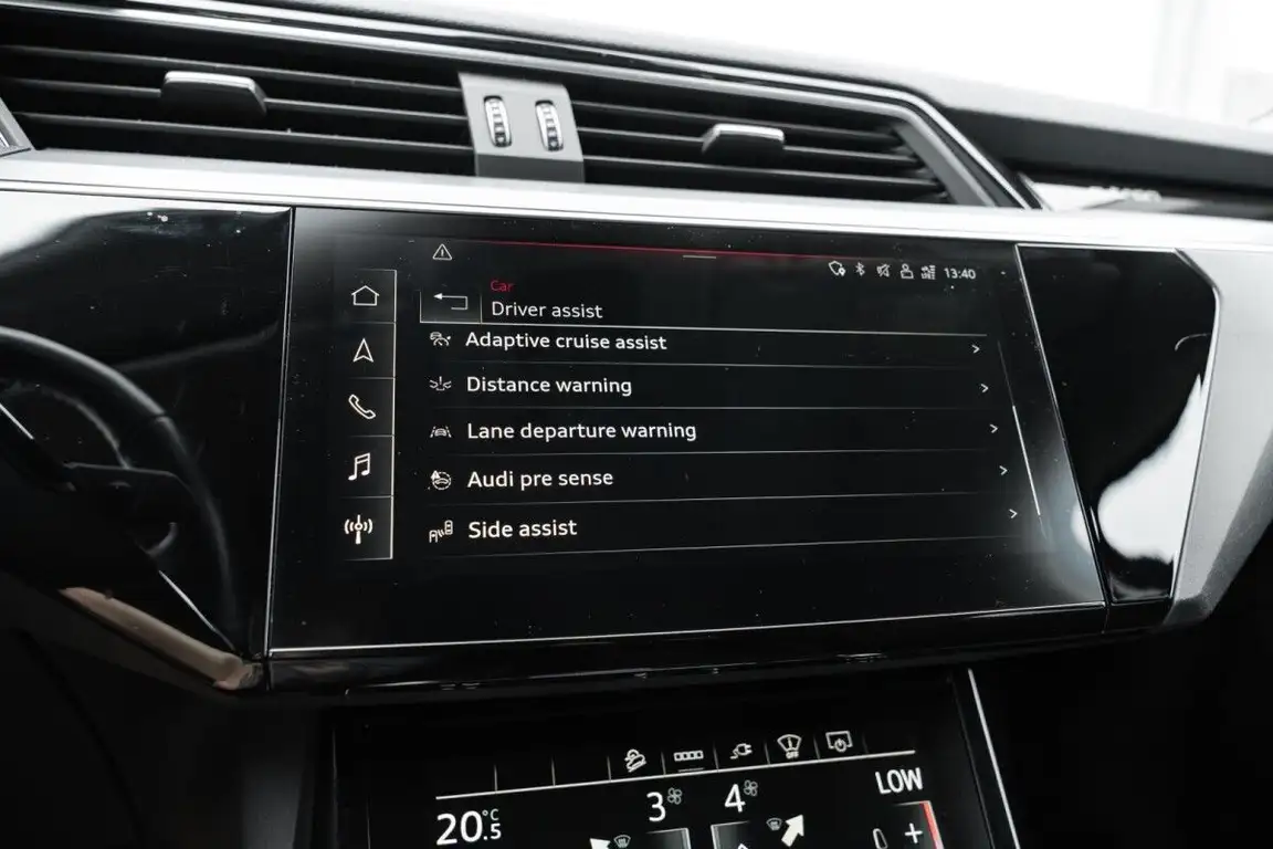 AUDI E-TRON