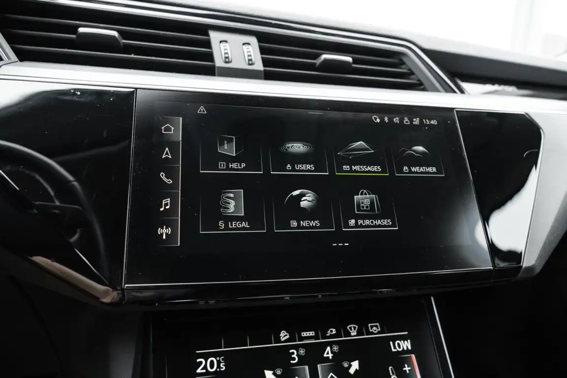 AUDI E-TRON