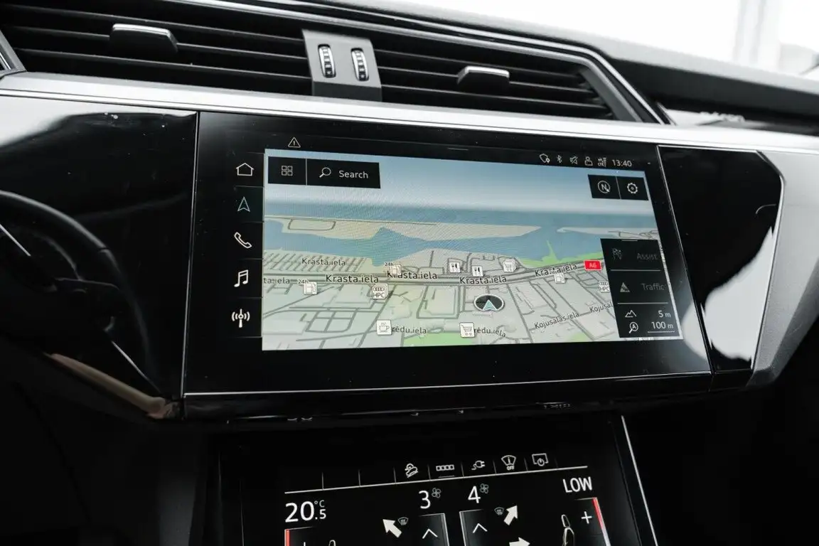 AUDI E-TRON