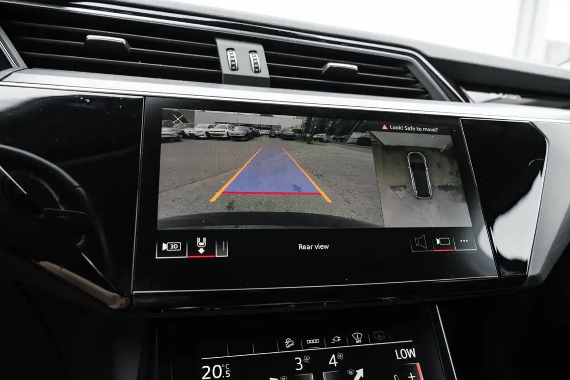 AUDI E-TRON