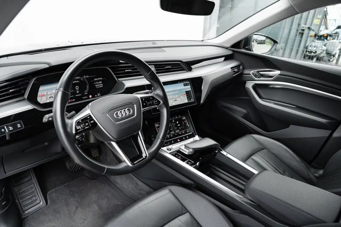 AUDI E-TRON