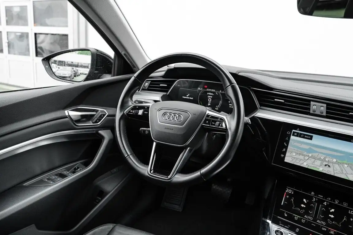 AUDI E-TRON