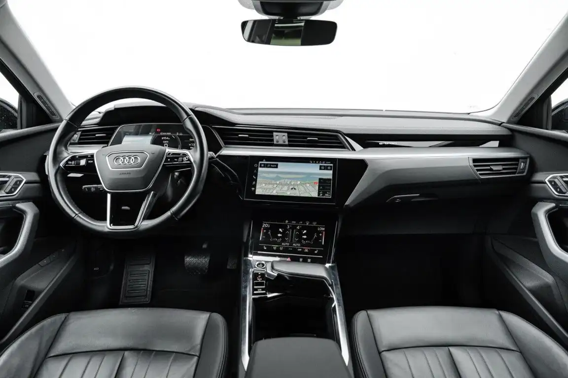 AUDI E-TRON